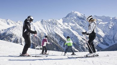 Ski-Vergnügen im Hotel Bella Vista Trafoi. Skifahren auf den Gipfeln der 3000der Berge